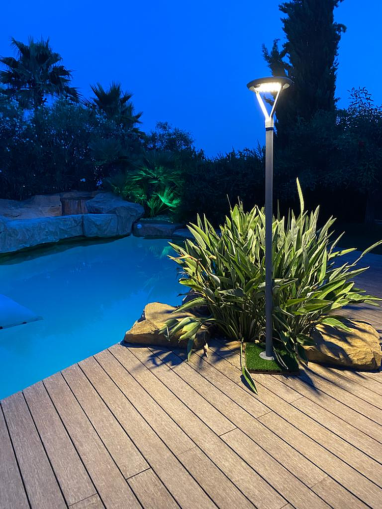 Lampadaire solaire 3000°K